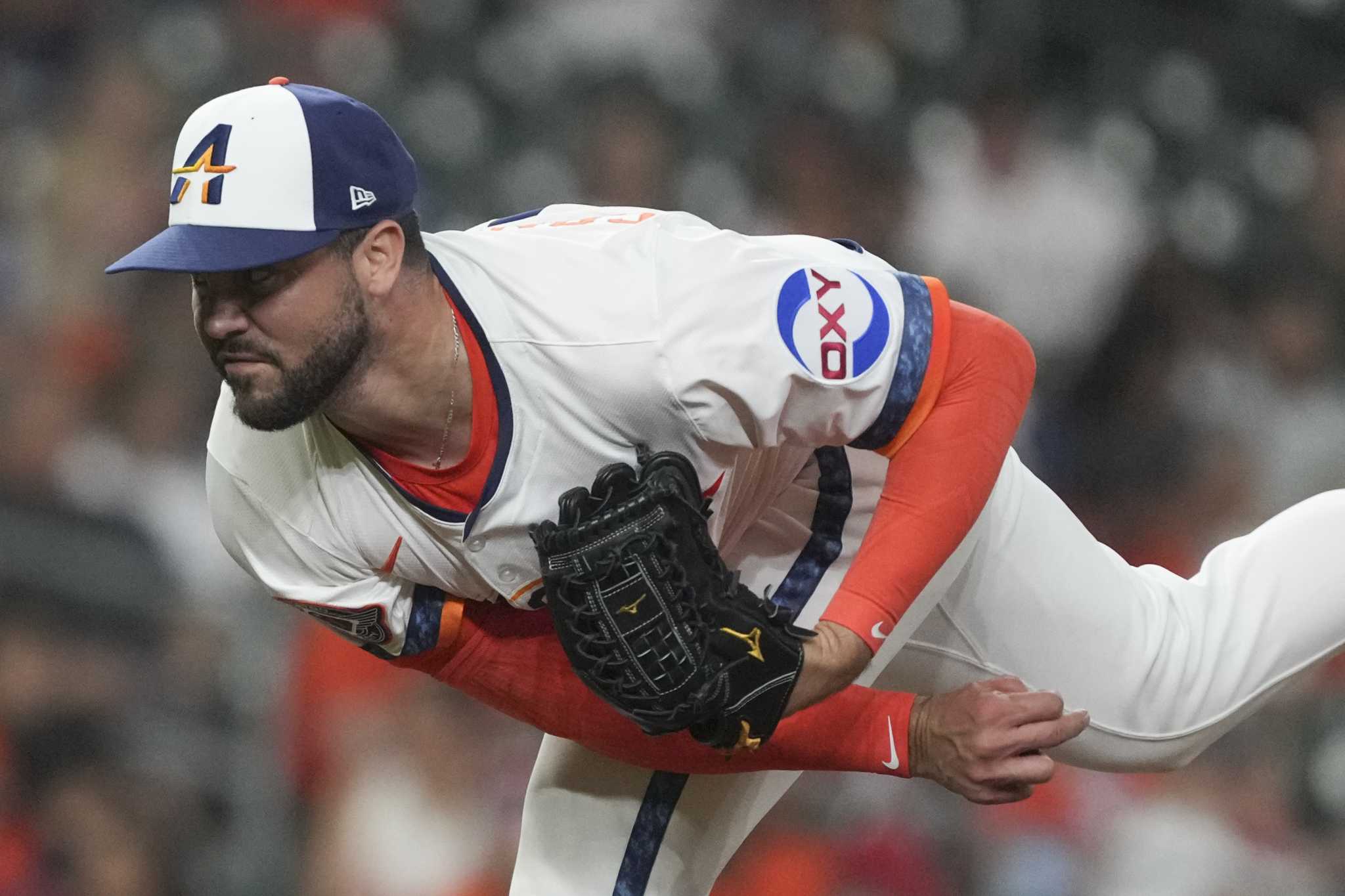 ChronSports's tweet card. After using several relievers in a 15-3 loss on Friday, the Houston Astros bring up Luis Contreras for a fresh arm in bullpen.