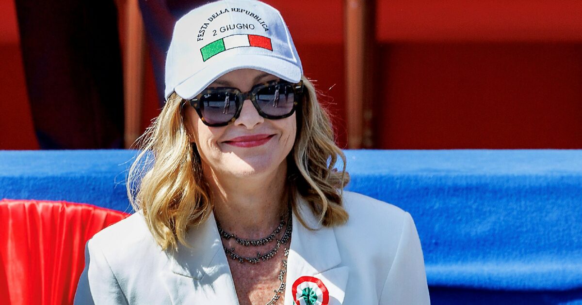 Roby5917's tweet card. Leggi su Il Fatto Quotidiano l'articolo in edicola "Meloni cambia immagine: “Buona, pop e moderata”" pubblicato il 27 Luglio 2025 a firma di Giacomo Salvini