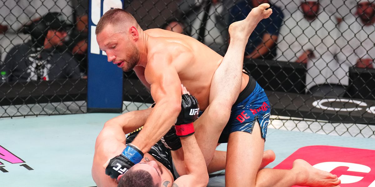 DamonMartin's tweet card. Reinier de Ridder is looking for a title shot after taking out former champion Robert Whittaker in a close split decision in the UFC Abu Dhabi main event.