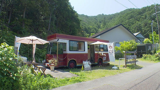 slow_serow's tweet card. 話に花咲く「なるほど」情報満載！週末が楽しくなる土曜日朝の生ワイド番組！