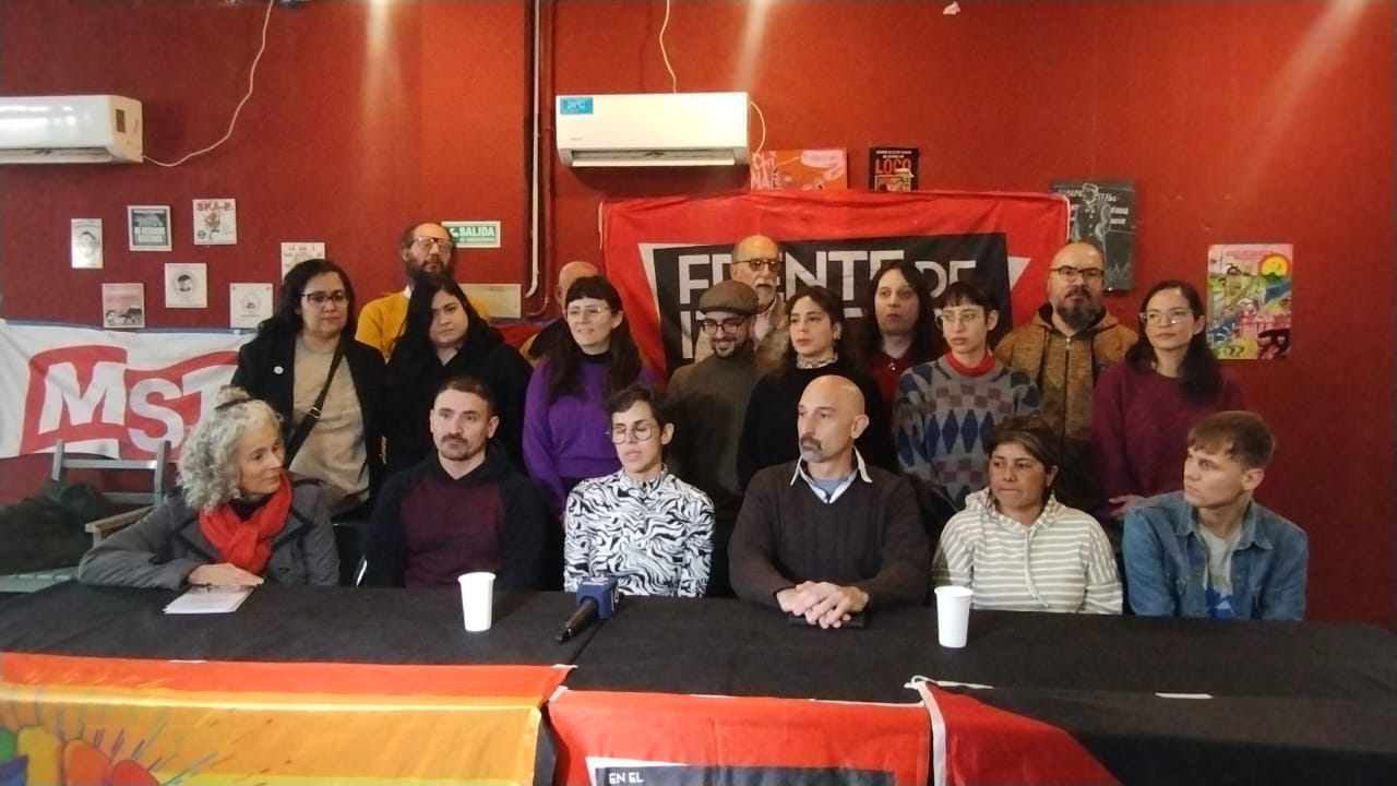 danielitalux's tweet card. La lista del Frente de Izquierda Unidad fue una de las primeras en ser presentadas públicamente. En medio de la rosca oficialista, los cortes de luz en el búnker peronistas y los escandalosos cierres...