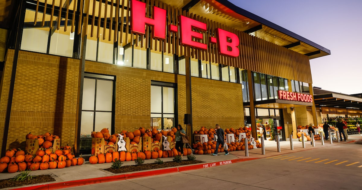 disolis's tweet card. H-E-B, the San Antonio-based supermarket chain, is preparing to help the Kerrville community after the July 4 floods that claimed the lives of dozens of people.