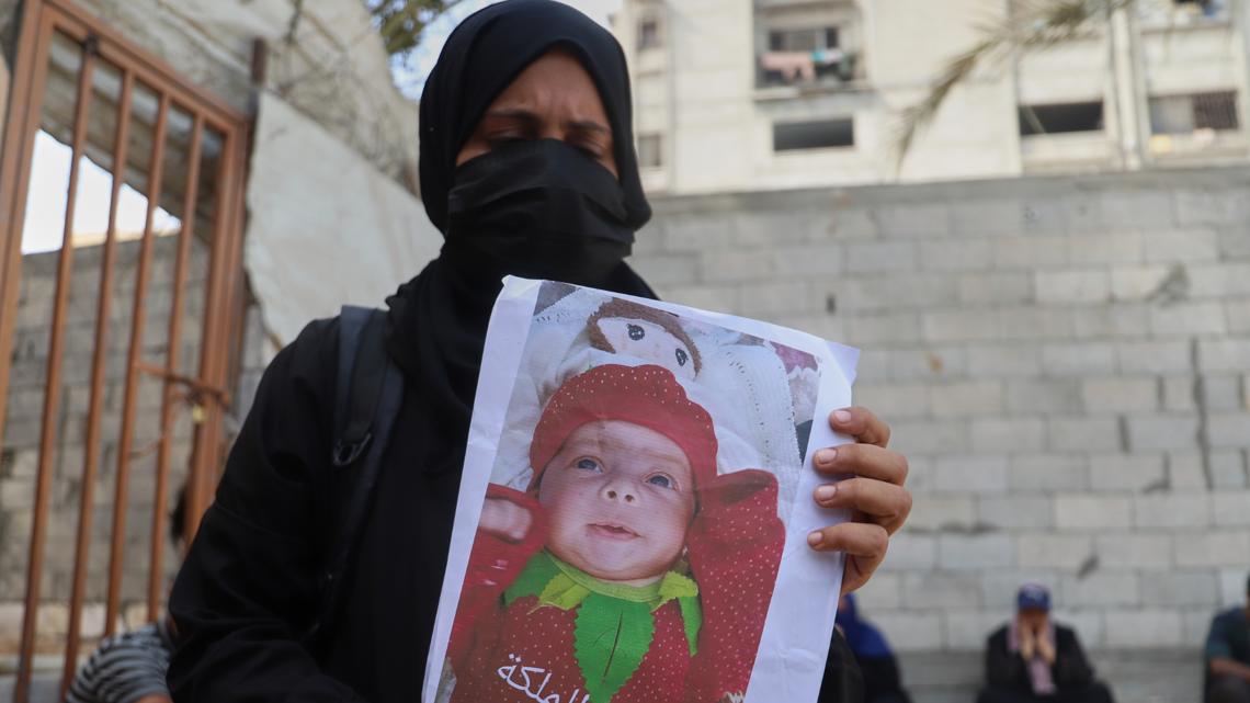 KREM2's tweet card. Doctors and aid workers in Gaza blame the growing hunger on Israel’s restrictions on the entry of aid.