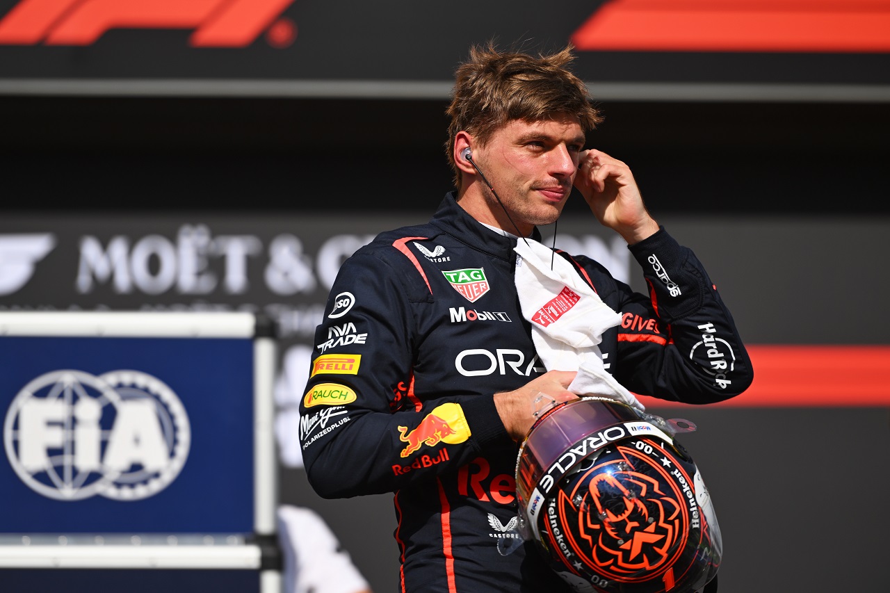 AUTOSPORT_web's tweet card. 　2025年F1ベルギーGPの土曜、レッドブルのマックス・フェルスタッペンスプリントで1位、予選で4番手だった。