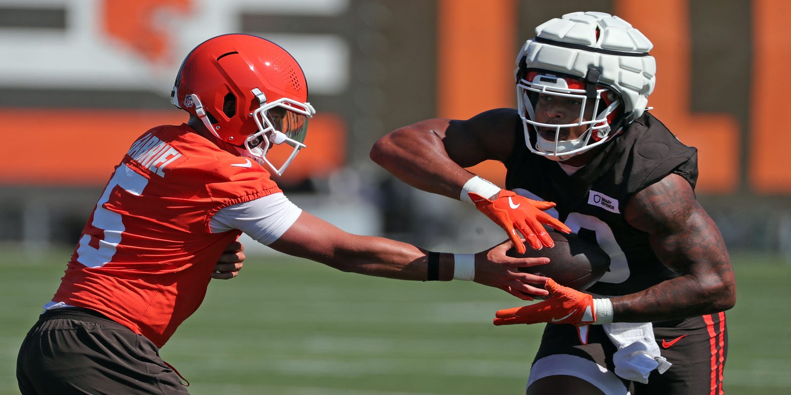 ChilliGaz's tweet card. The Browns four-way QB battle included more 11-on-11 reps Dillon Gabriel with the first two groups. Here's a closer look at the day.