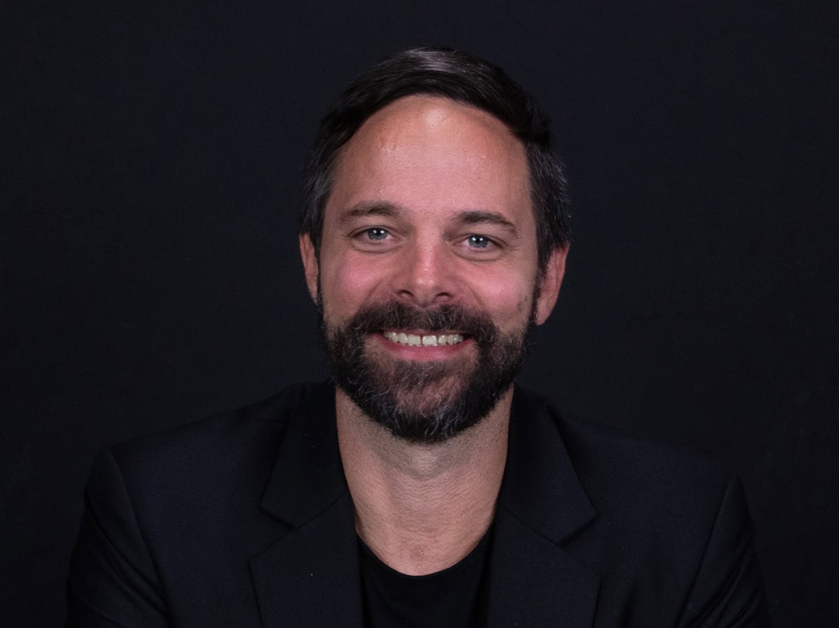 emba_uzh's tweet card. Sunrise hat Sandro Tschuor per Anfang April 2025 als neuen Senior Director für Brand & Marketing Communications verpflichtet.