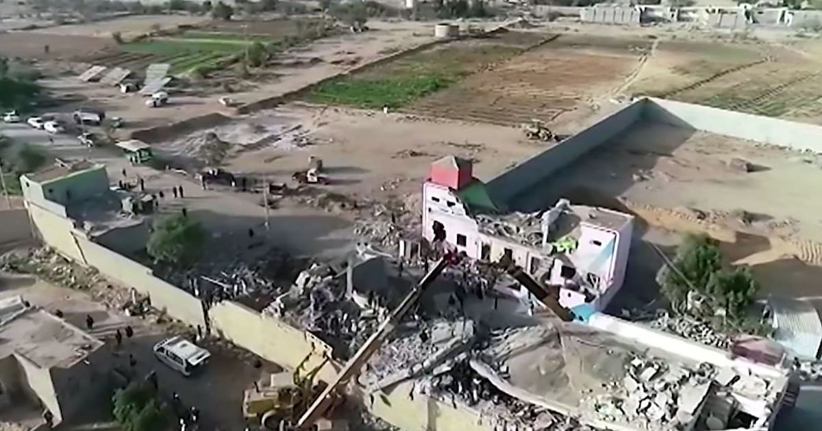 MattBellange's tweet card. Un autre bombardement de la coalition menée par l'Arabie Saoudite ciblant la ville d’Hodeïda contrôlée par les rebelles houthis, a par ailleurs tué trois enfants et détruit un centre de télécommuni...
