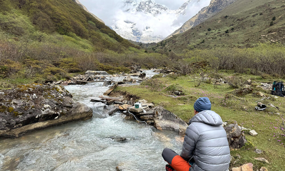 ELE_ETHWSL's tweet card. WWF uses eDNA to reveal hidden wildlife in Bhutan's Himalayas, aiding conservation efforts by detecting elusive species like snow leopards through water samples.