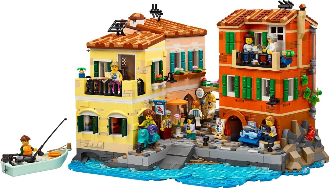 DomusWeb's tweet card. The new Italian Riviera architectural model kit reproduces the buildings and the setting of a Ligurian seaside village and was selected from the submission of a Lego fan from Oregon.