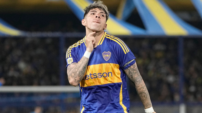 alairelibrecl's tweet card. Carlos Palacios sigue fuera de las convocatorias de Boca y su futuro inmediato se definirá tras una conversación clave con Miguel Russo.