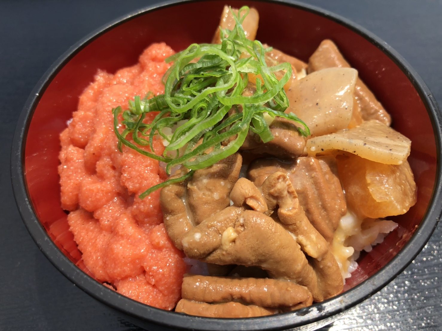 kaba_urawa's tweet card. 相手チームを挟んで食べる！『 魂のURAWA DOG』を2025シーズンも埼玉スタジアム味衛門売店で販売します。更にパワーアップして展開する『魂のUR