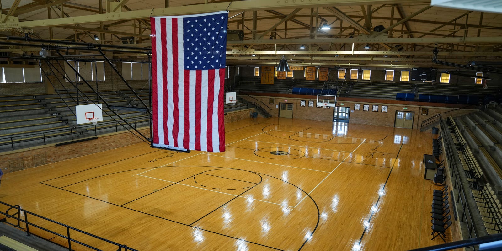 ClarkWade34's tweet card. Built via an employment program to help the country out of the Great Depression, Cabby O'Neill Gym served Jasper as a high school gym until 1977.
