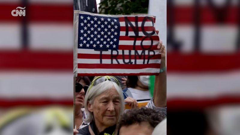 CNNEE's tweet card. Personas de toda Escocia están protestando contra la visita del presidente Trump al país. CNN, habló con los manifestantes en el consulado estadounidense en Edimburgo sobre los motivos por los que se...