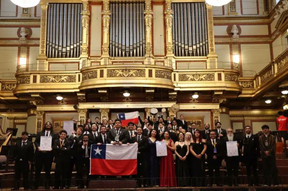 AdolfoHubner's tweet card. Desde La Serena el elenco de la Academia Pedro Aguirre Cerda triunfa en el XI Festival Mundial de Orquestas en Viena, Austria, obteniendo el primer lugar en cuatro categorías.