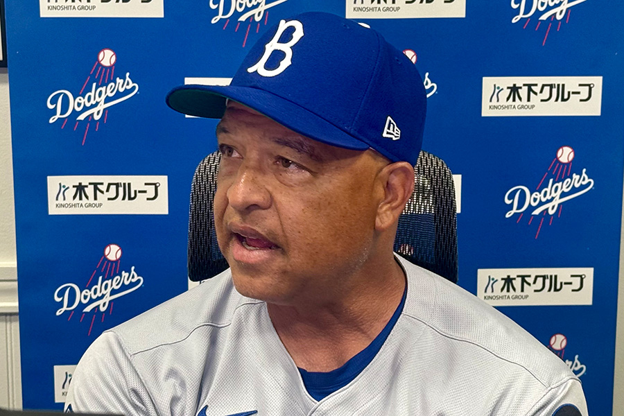Fullcountc2's tweet card. 試合後、取材に対応したドジャースのデーブ・ロバーツ監督【写真：小谷真弥】 ロバーツ監督はクロシェットを称賛「普通に打とうとしても、なかなかうまくいかな