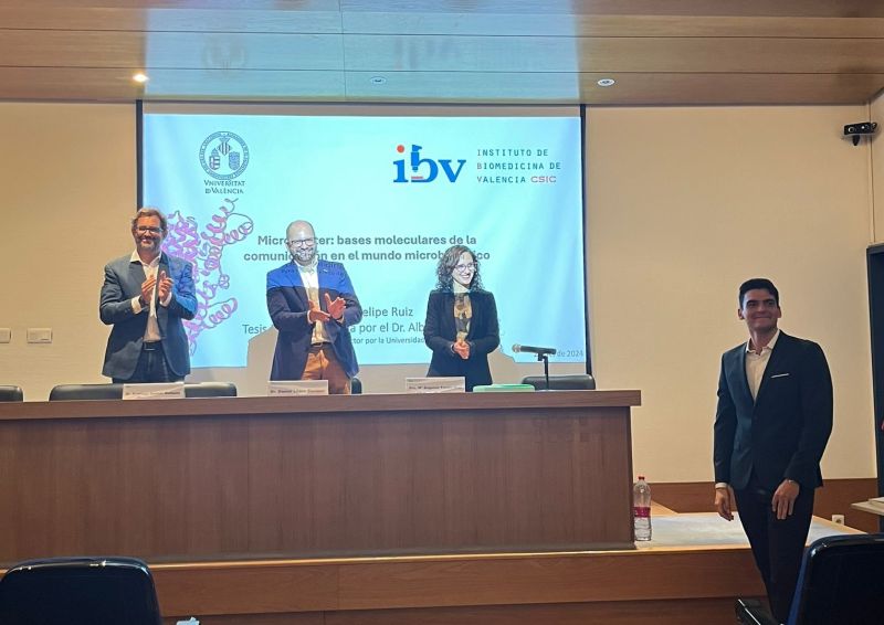 AlonsoFelipeRu's tweet card. 🇪🇸 ¡Ya soy doctor! ------ I am officially a PhD! 🇬🇧 Ayer viví uno de los días más significativos de mi vida profesional al defender mi tesis doctoral, "MicroTwitter: bases moleculares de la...