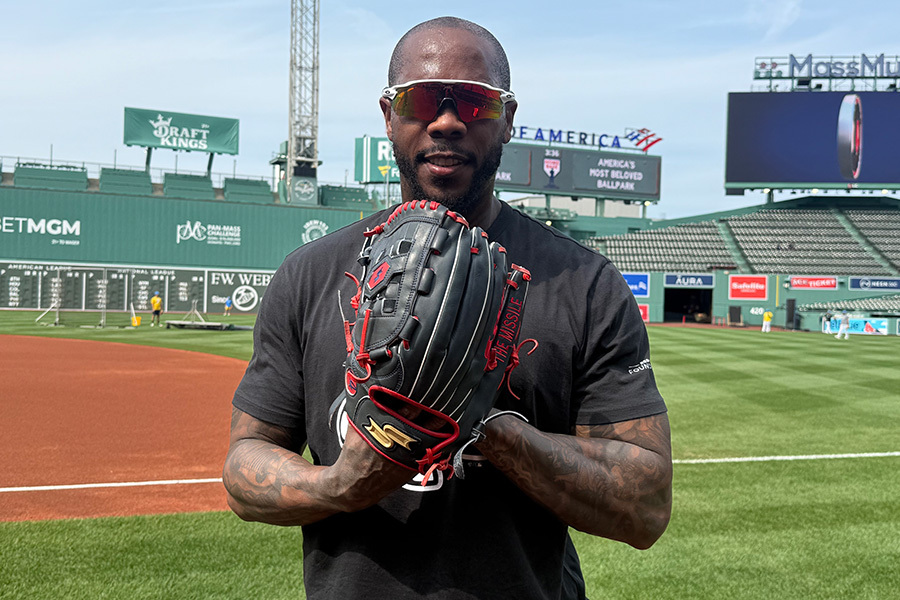 since1979tkd's tweet card. 【MLB】Rソックス ー ドジャース（日本時間27日・ボストン） 　レッドソックスのアロルディス・チャップマン投手が26日（日本時間27日）、将来的な日本球界移籍を熱望した。本拠地・ドジャース戦前