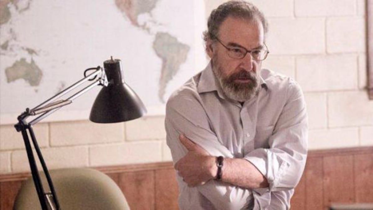 anam_cid's tweet card. El actor judío Mandy Patinkin ha conseguido conmover al público con un discurso contra la masacre en Gaza, que envilece a quienes la perpetran y quienes la apoyan