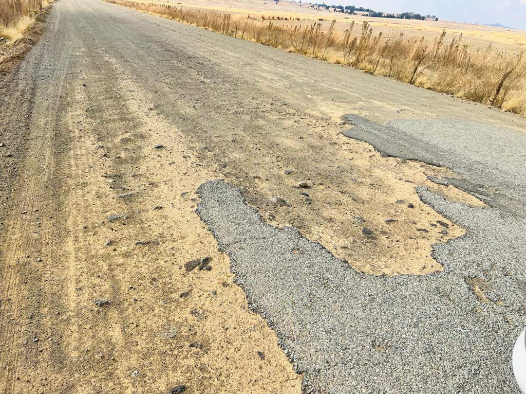 benpooler's tweet card. The province’s road maintenance project has collapsed, with contractors abandoning the R709 route between Tweespruit and Excelsior.
