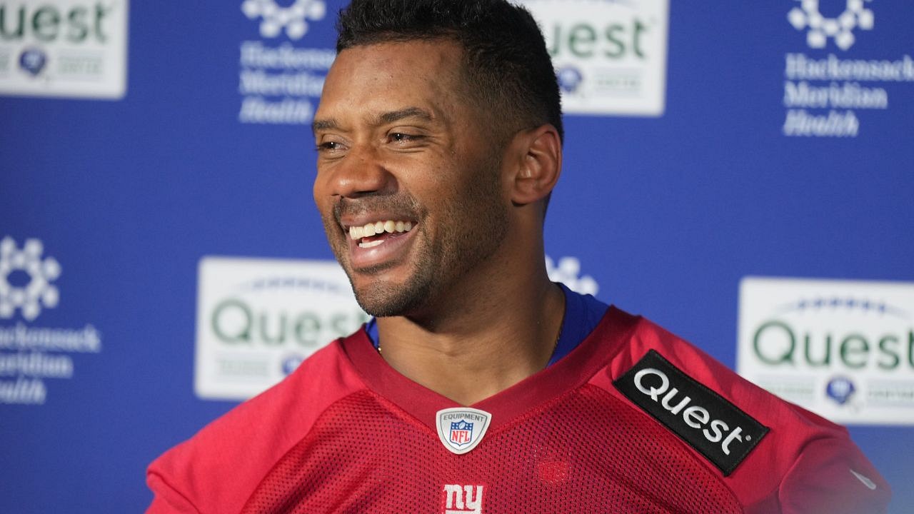 CooksCoverage's tweet card. After Riding Past Eli Manning, Russell Wilson Now Needs 7 More Wins to Surpass Joe Montana in Elite List