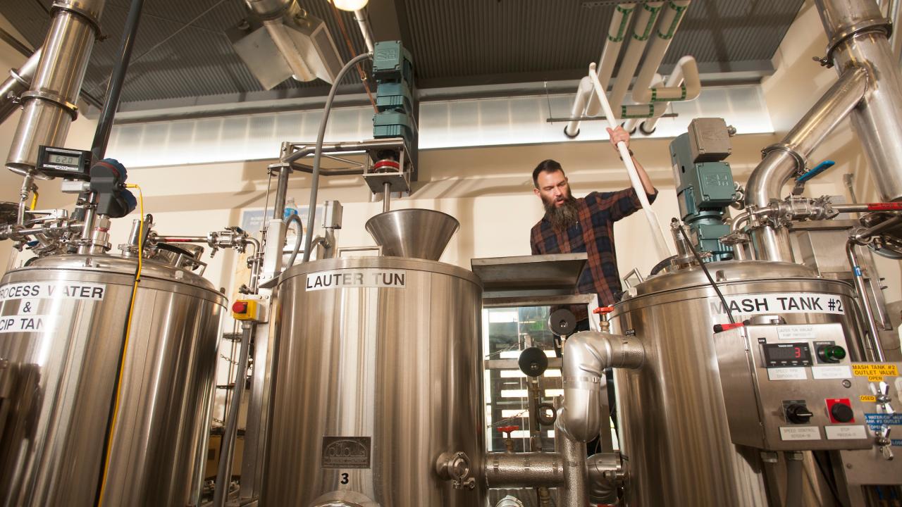UCDavis_Egghead's tweet card. With the passing of Jimmy Carter, it is perhaps worth mentioning one small legacy from his presidency: the legalization of homebrewing and the craft beer revolution. 