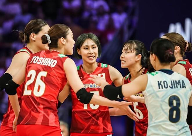 vbm_link's tweet card. バレーボールネーションズリーグ（VNL）女子大会はポーランドのウッチでファイナルラウンドを開催中。日本は日本時間27日未明、準決勝第2試合でブラジルと対戦。第1試合はイタリアが開催国のポーランドをス