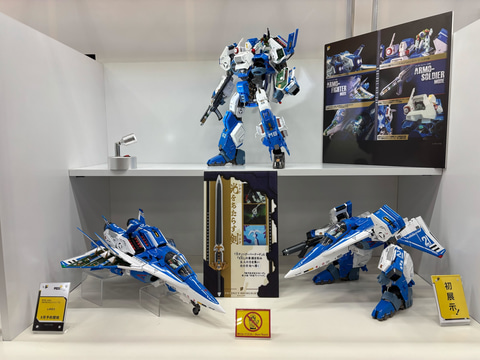 Jumbo02's tweet card. 　アートストームは、7月27日に開催しているイベント「ワンダーフェスティバル2025［夏］」にて、合金アクションフィギュア「POSE+METAL」シリーズの新製品を展示している。 　8月に予約開始
