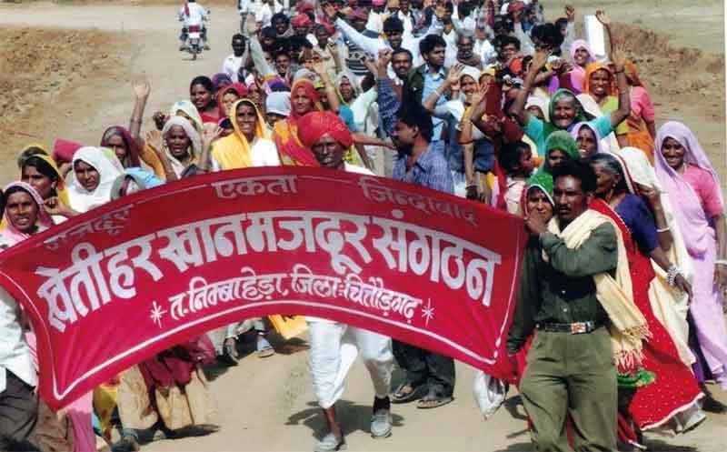 Countercurrents's tweet card. While the constitution of India clearly establishes equality of all citizens including weaker sections, in reality several discriminative practices have continued to persist against various weaker…
