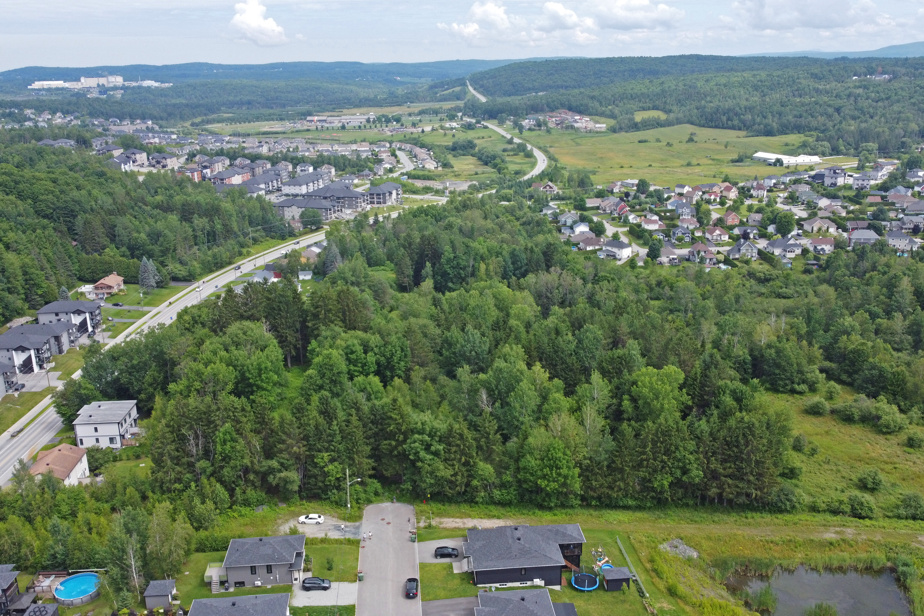 PhilipeBoudreau's tweet card. À Sherbrooke, des citoyens aspirent à bâtir une communauté d’entraide, autour d’un ensemble de petites maisons. Après huit ans de travail, Le Petit Quartier, la première coopérative de propriétaires...
