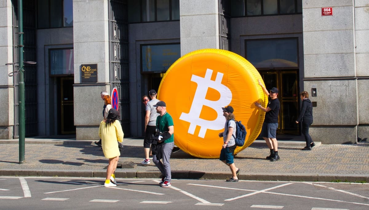 CryptoinsidersS's tweet card. Een individuele Europese Bitcoin miner heeft dit weekend een flinke meevaller gehad: de persoon wist in zijn eentje met succes bitcoins te minen en
