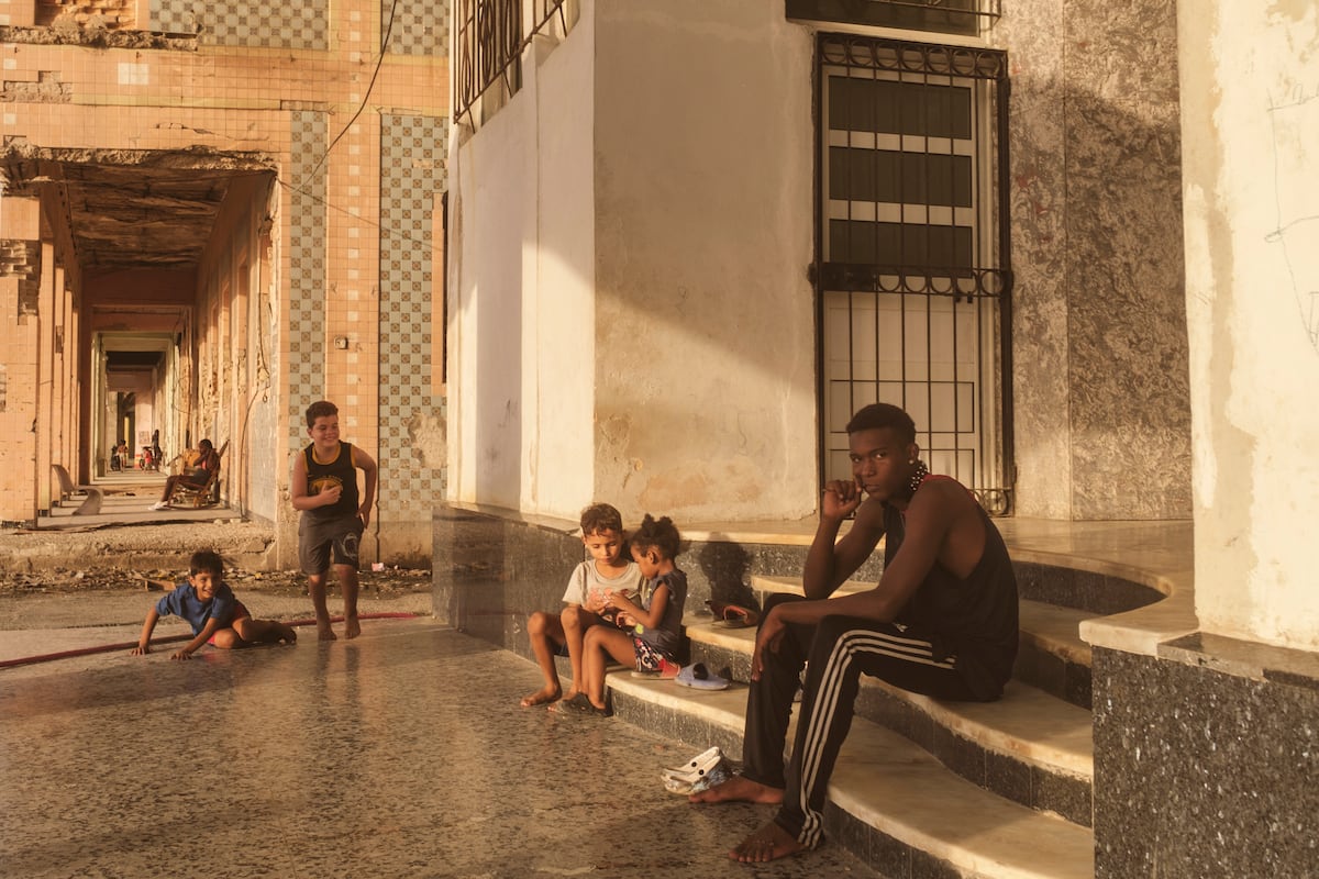 michaelreid52's tweet card. Ya nadie cree en la revolución. El Gobierno de Díaz-Canel no concita ningún afecto ni respeto. El país no produce casi nada y Trump impone nuevas restricciones, mientras los cubanos no consiguen...
