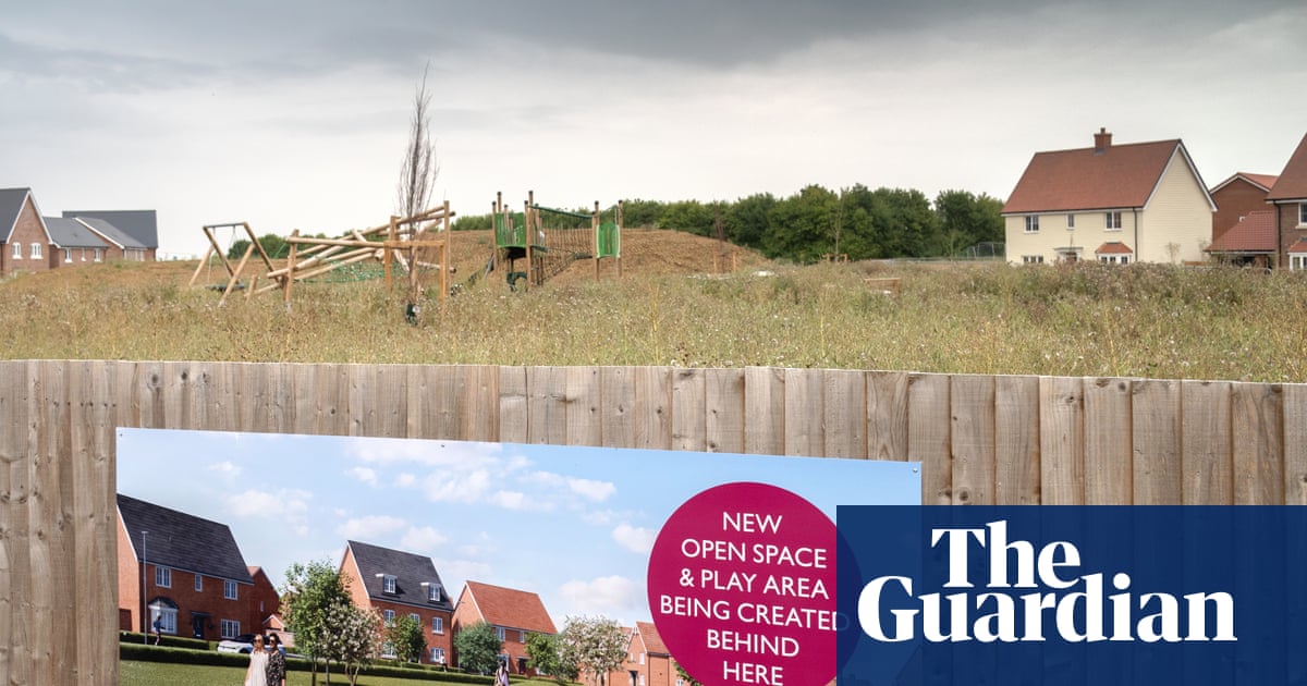 SmartGrowthUK's tweet card. Thousands of properties going up without access to playgrounds, community infrastructure and even doctors