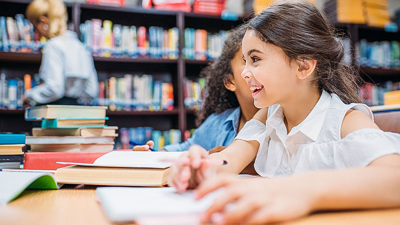 MiGAZIN's tweet card. Der Chef der Pisa-Studien macht auf einen Missstand im deutschen Schulsystem aufmerksam, deren größte Verlierer Kinder mit Migrationsgeschichte sind.