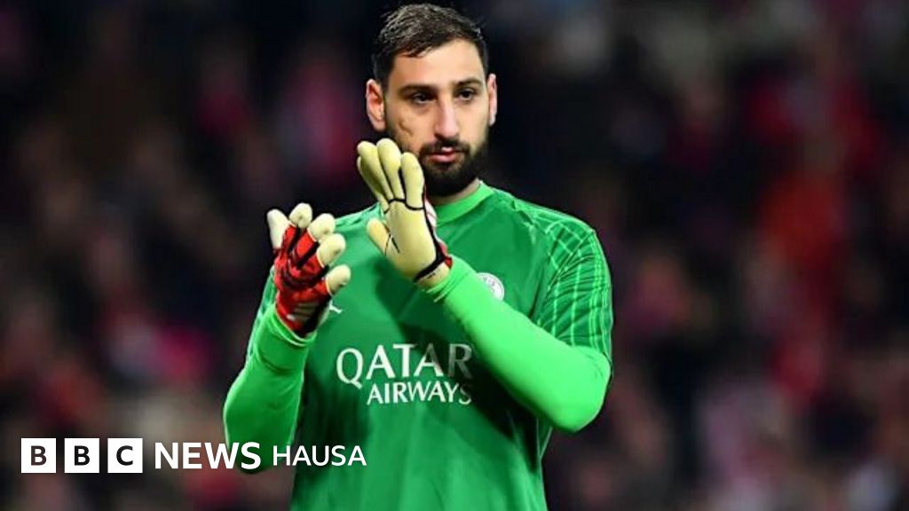 bbchausa's tweet card. Manchester United da Manchester City kowannesu na zawarcin ɗan wasan Paris St-Germain mai shekara 26 Gianluigi Donnarumma.