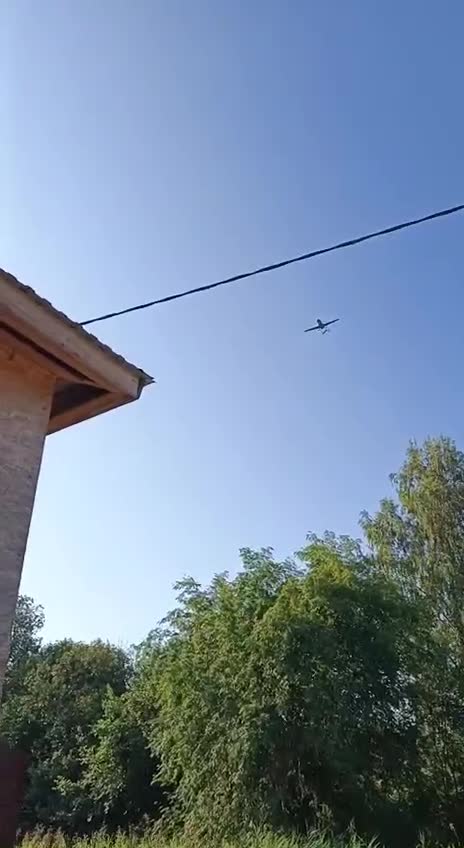 55Sun5's tweet card. Drones reportedly flying over Leningrad region, Pulkovo airport has suspended operations Sankt-Peterburg,Saint Petersburg - Ukraine Interactive map - Ukraine Latest news on live map - liveuamap.com