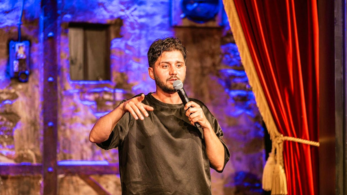 lessentiel's tweet card. Le Portugal Comedy Club reviendra à la Rockhal, le 21 septembre. Rencontre avec celui qui l’a lancé, l’humoriste Mike Desa.