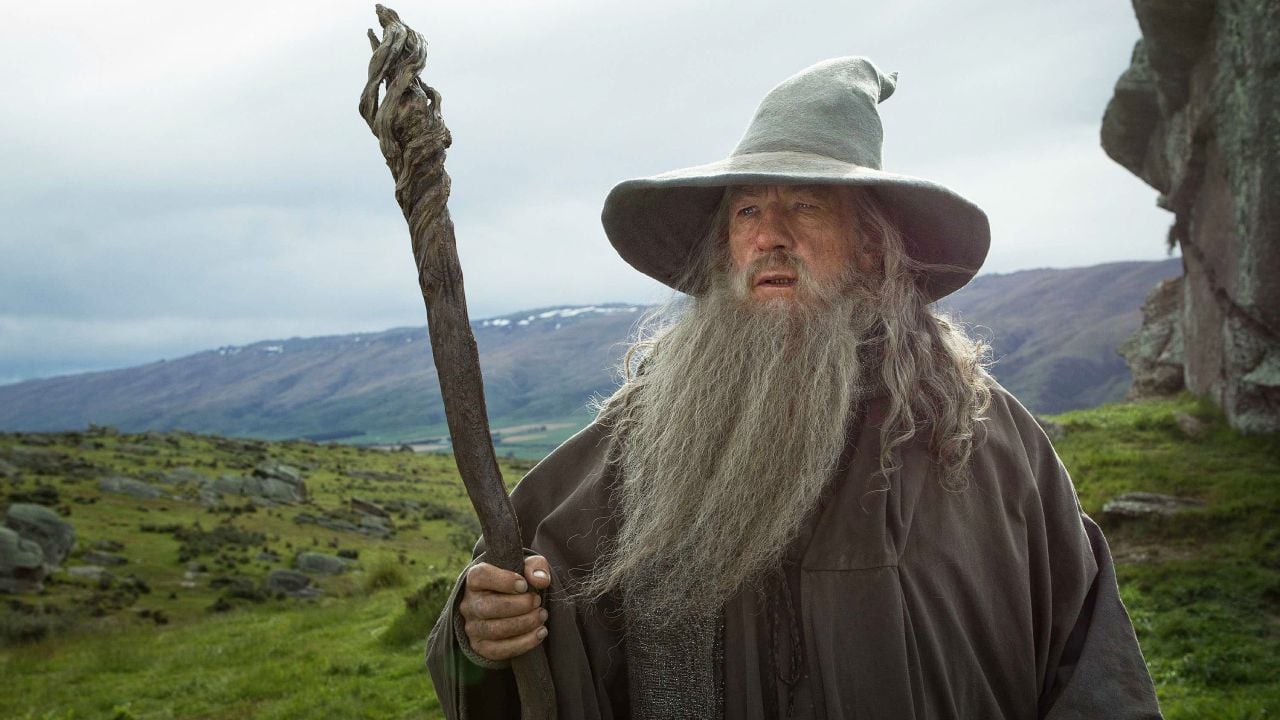 SHIELDZephyrOne's tweet card. Le réalisateur néo-zélandais n’était pas censé réaliser la trilogie du Hobbit, mais le désistement du réalisateur choisi pour le remplacer ne lui a pas laissé le choix.