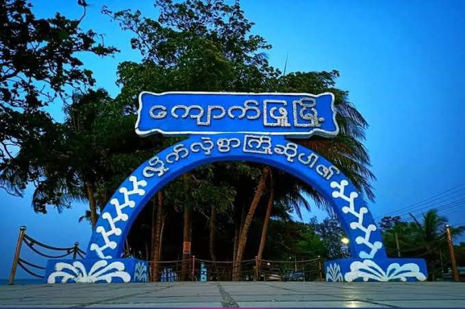DVB_English's tweet card. Fighting between regime forces and the Arakan Army (AA) in Kyaukphyu Township, Arakan State, resumed on July 21 following an 11-day pause since July 10. The AA claims it controls nearly all areas...
