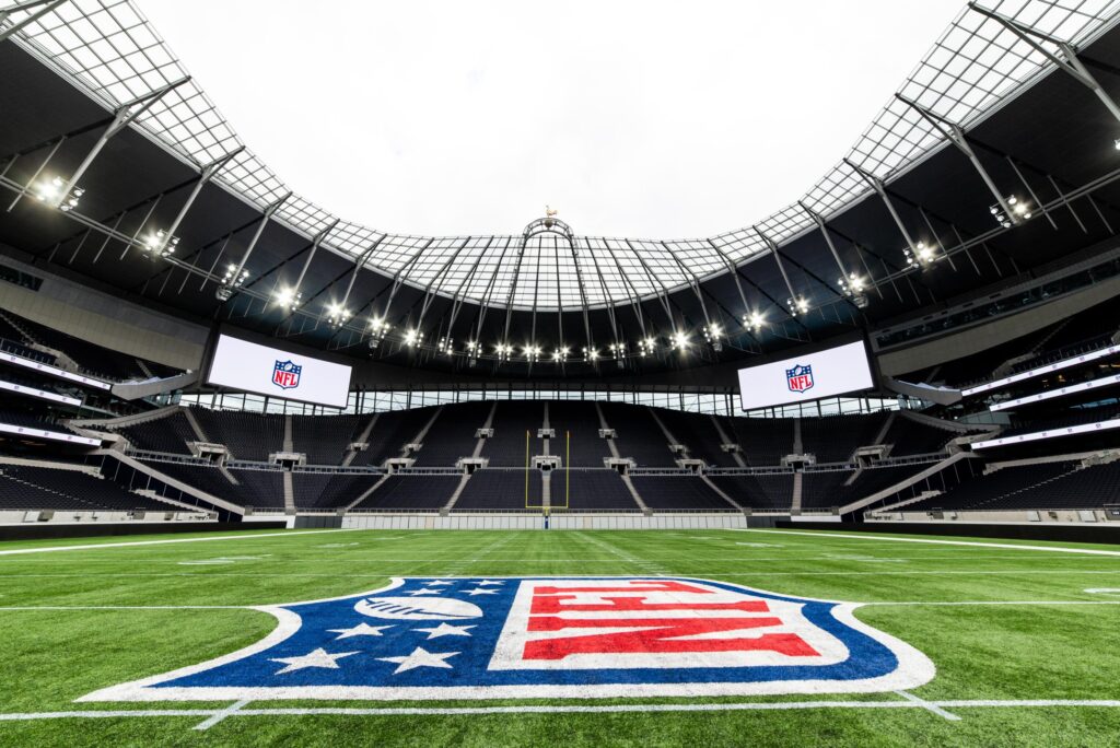 NapoliNetworkX's tweet card. Nel mondo dello sport professionistico, la popolarità globale non sempre va di pari passo con la forza economica. È il caso emblematico della NFL e della