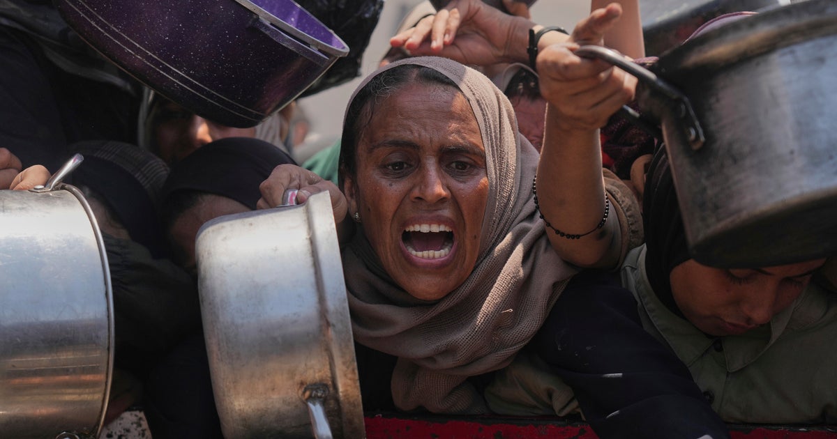 HuffPostUK's tweet card. Keir Starmer called the starvation Palestinians are facing "absolutely horrifying".