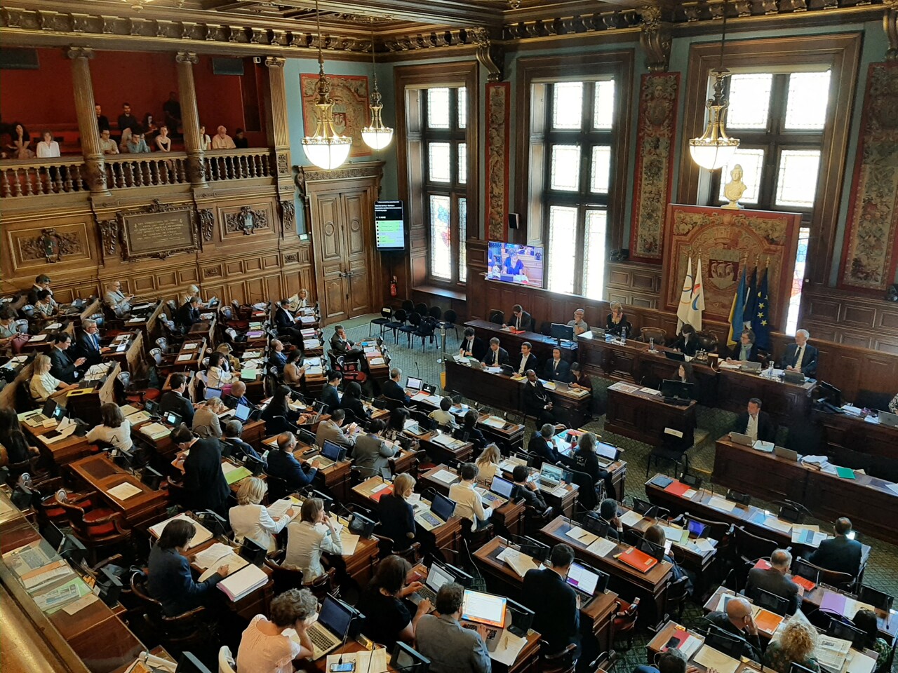 TransparenceCit's tweet card. Depuis deux ans, Transparence Citoyenne enquête sur les subventions de la mairie de Paris aux associations. Les plus "loufoques" d'entres elles sont ensuite contestées en justice.