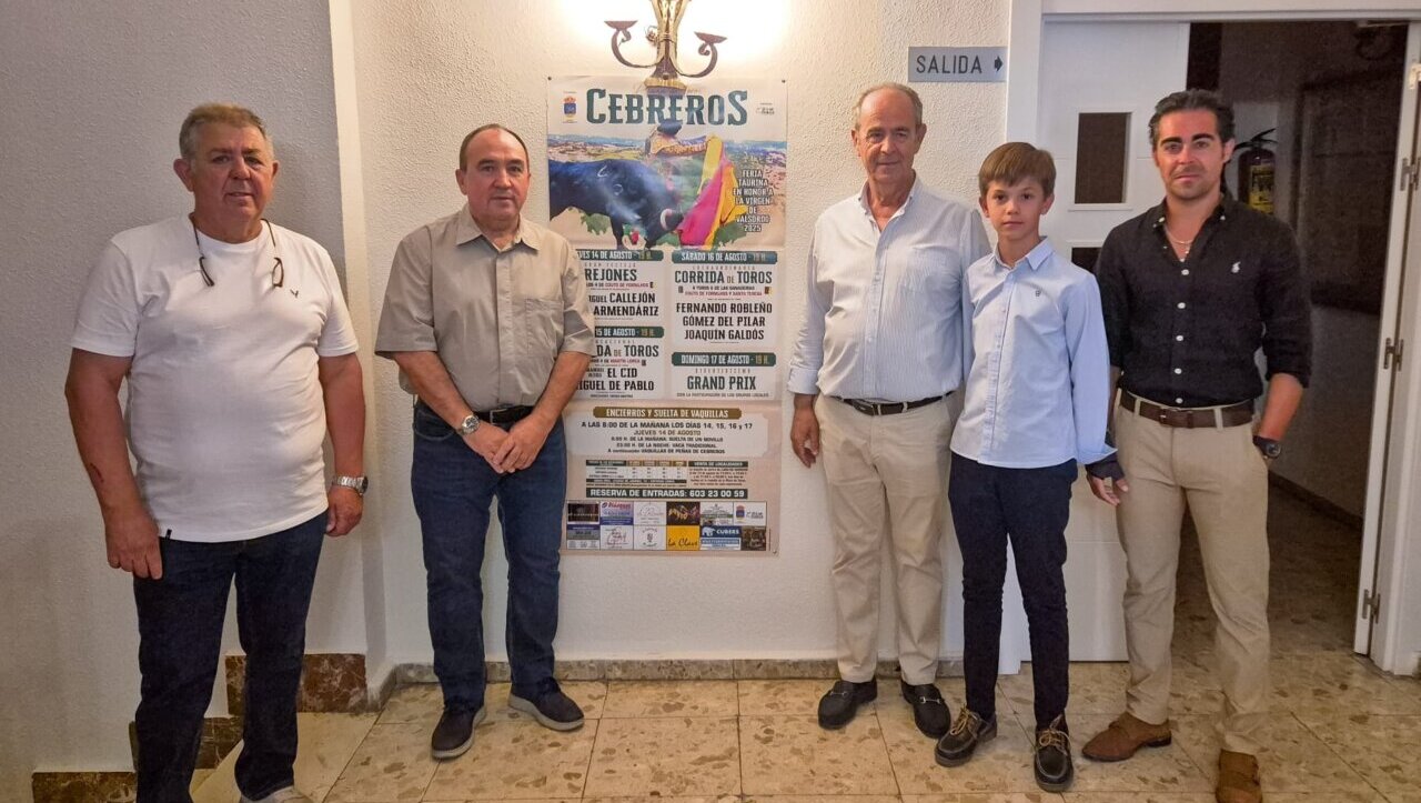 aplausos's tweet card. Dos corridas de toros, una de rejones y un festejo para los aficionados locales componen la feria que se celebrará del 14 al 17 de agosto.