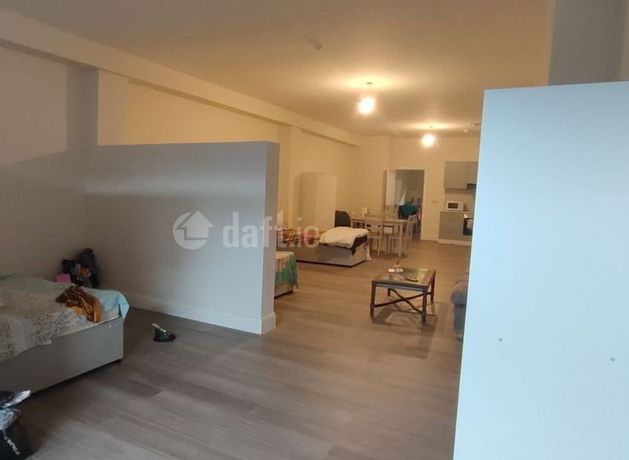 paul_gavan's tweet card. A rental listing in Limerick city is drawing criticism after advertising a “1 bed, 1 bath” apartment for €2,200 per month, despite the unit being a single ...