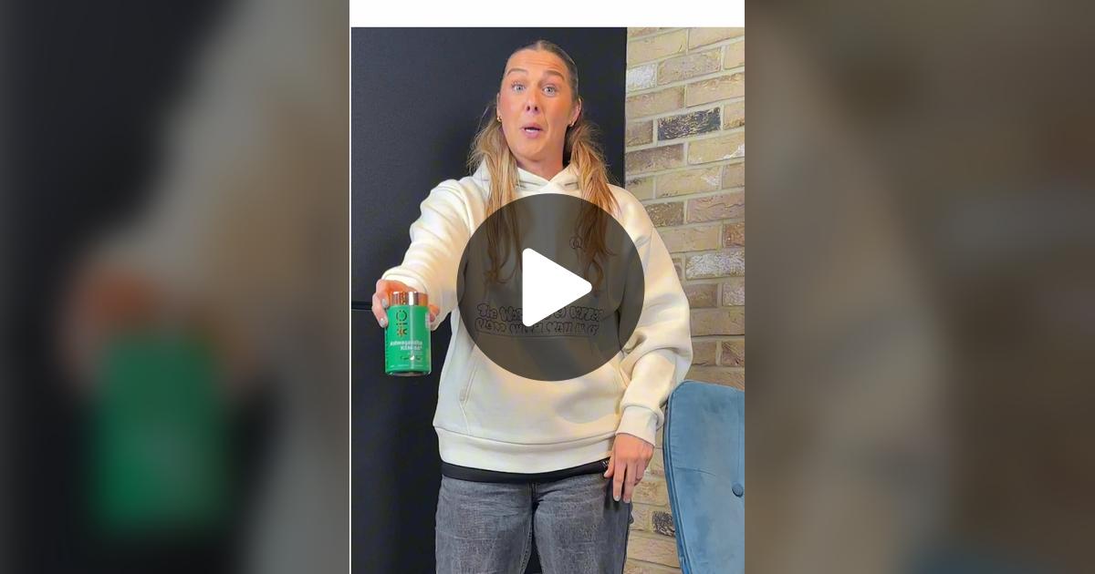 MurWalls's tweet card. 2802 likes, 95 comments. “AD | Find out ‘What’s in my Bag?’ for a full day of off-the-pitch Mary madness, including filming the “Your One A Day” podcast with @Nutriburst 🤗”