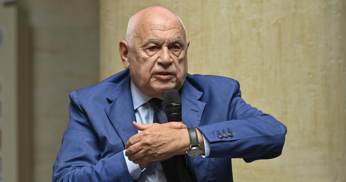 AngeloBonelli1's tweet card. "L'altro giorno un magistrato in servizio si è permesso di indicare su un giornale tutti gli errori fatti dal ministro nel caso Almasri. Che un magistrato si...