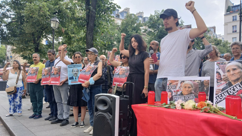 AgiAlevi's tweet card. Fransa, Almanya ve Hollanda’da Cumartesi Anneleri’nin Direnişi Sahiplendi Cumartesi Anneleri’nin simge ismi ve gözaltında kayıplar mücadelesinin öncülerinden Emine Ocak, yaşamını yitirmesinin...