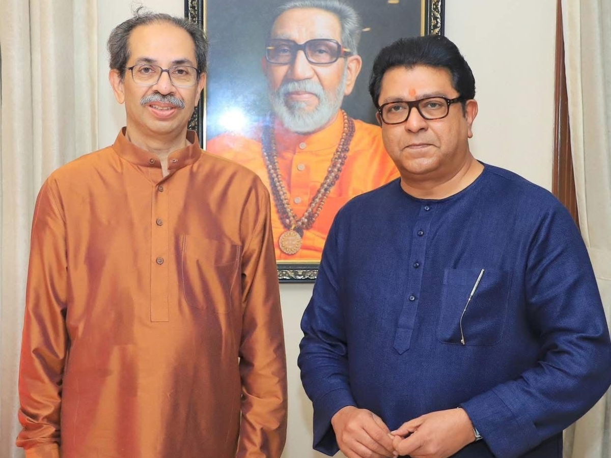lokmattimeseng's tweet card. Uddhav Thackeray Birthday: Raj Thackeray Visits Matoshree After 13 Years To Greet Shiv Sena (UBT) Chief With Roses - Maharashtra Navnirman Sena (MNS) chief Raj Thackeray on Sunday visited Bandra's...
