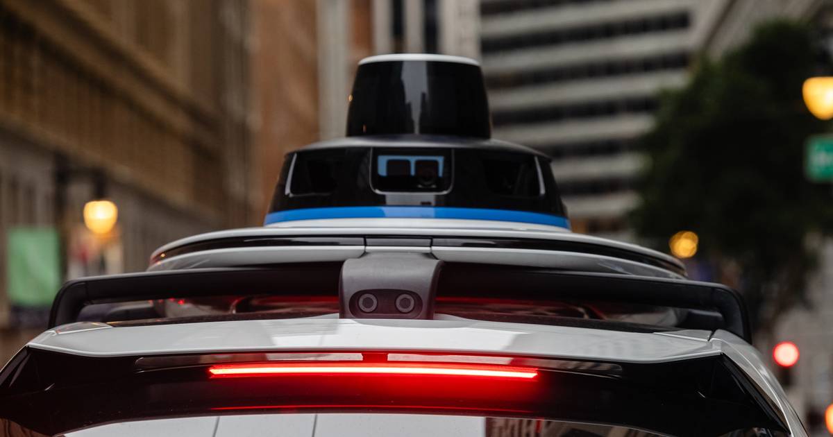 DrScottFortune's tweet card. Research suggests that self-driving cars are less accident-prone than human-operated ones.