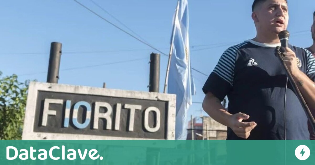 Dataclave's tweet card. Es politólogo recibido en la Universidad de Buenos Aires (UBA) y militante peronista. Tiene cinco hermanos y vivió toda su vida en Villa Fiorito en condiciones de extrema vulnerabilidad. En la época...