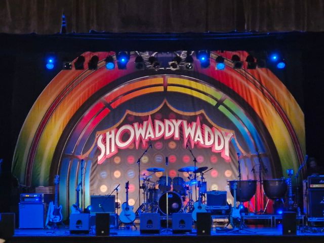 Lou_Bookmarks's tweet card. Showaddywaddy 4 STARS **** Review written by Louise Cannon Bright and colourful, the band emerged on stage oozing with energy and passion for their craft, transporting audiences back to their youth…